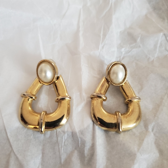 Vintage Pierced Earrings Faux Pearl Goldtone Door Knockers - Picture 5 of 5